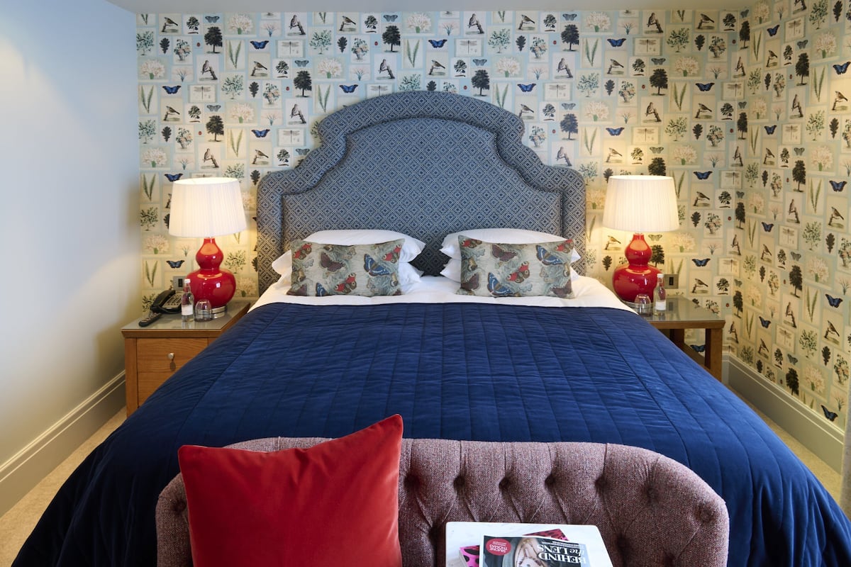 Premium bedding, desk, iron/ironing board, free cots/infant beds