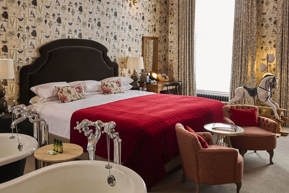 Wairau River Suite | Bộ đồ giường cao cấp, bàn, bàn ủi/dụng cụ ủi quần áo 