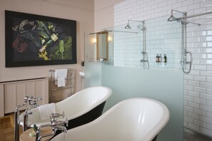 Wairau River Suite | Badkamer | Gratis toiletartikelen, een haardroger, handdoeken, zeep