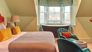 Juniorsvit | Skrivbord, mörklÀggningsgardiner, ljudisolering och strykjÀrn/strykbrÀda