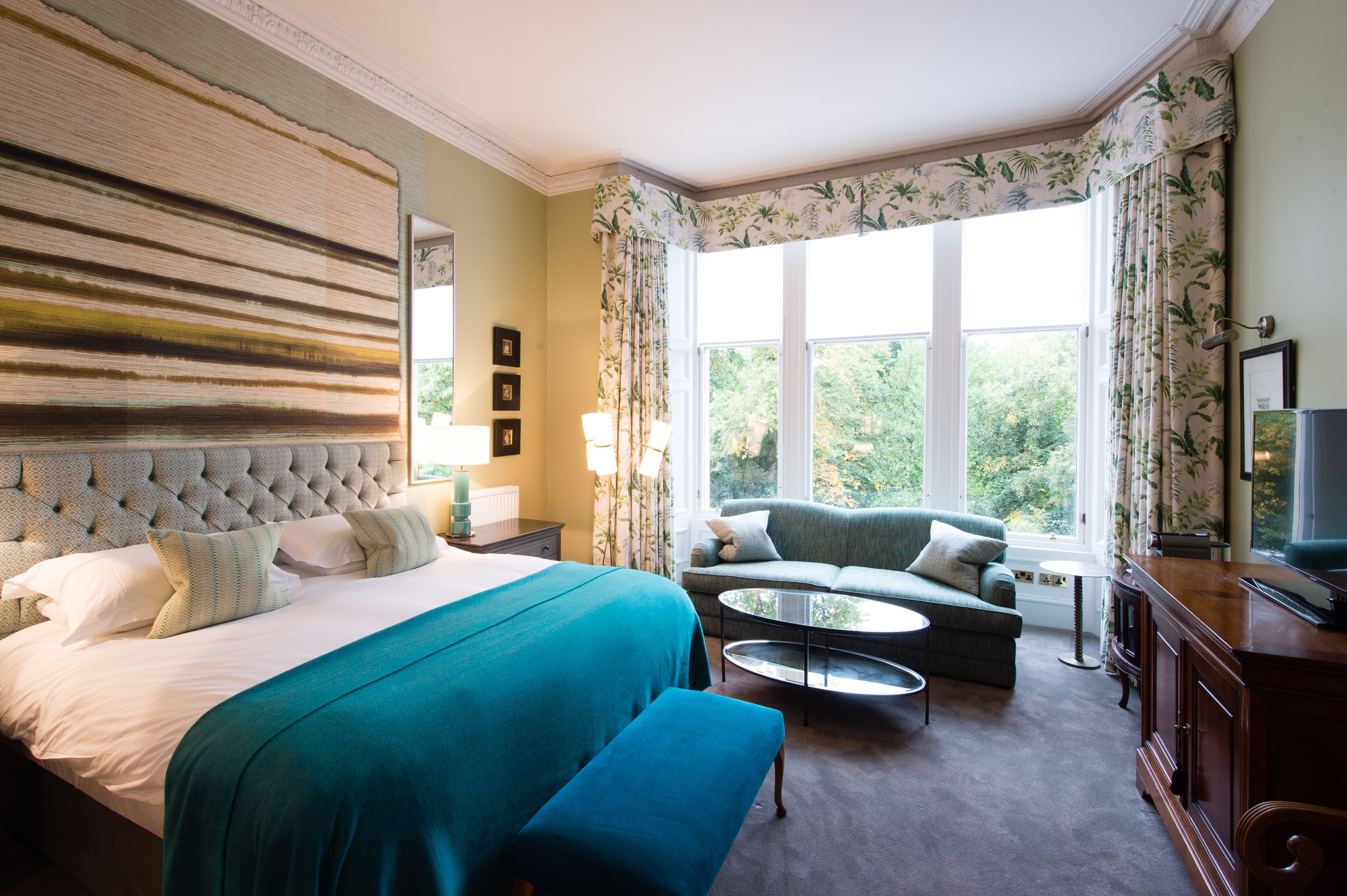 Egyptian cotton sheets, premium bedding, in-room safe, desk