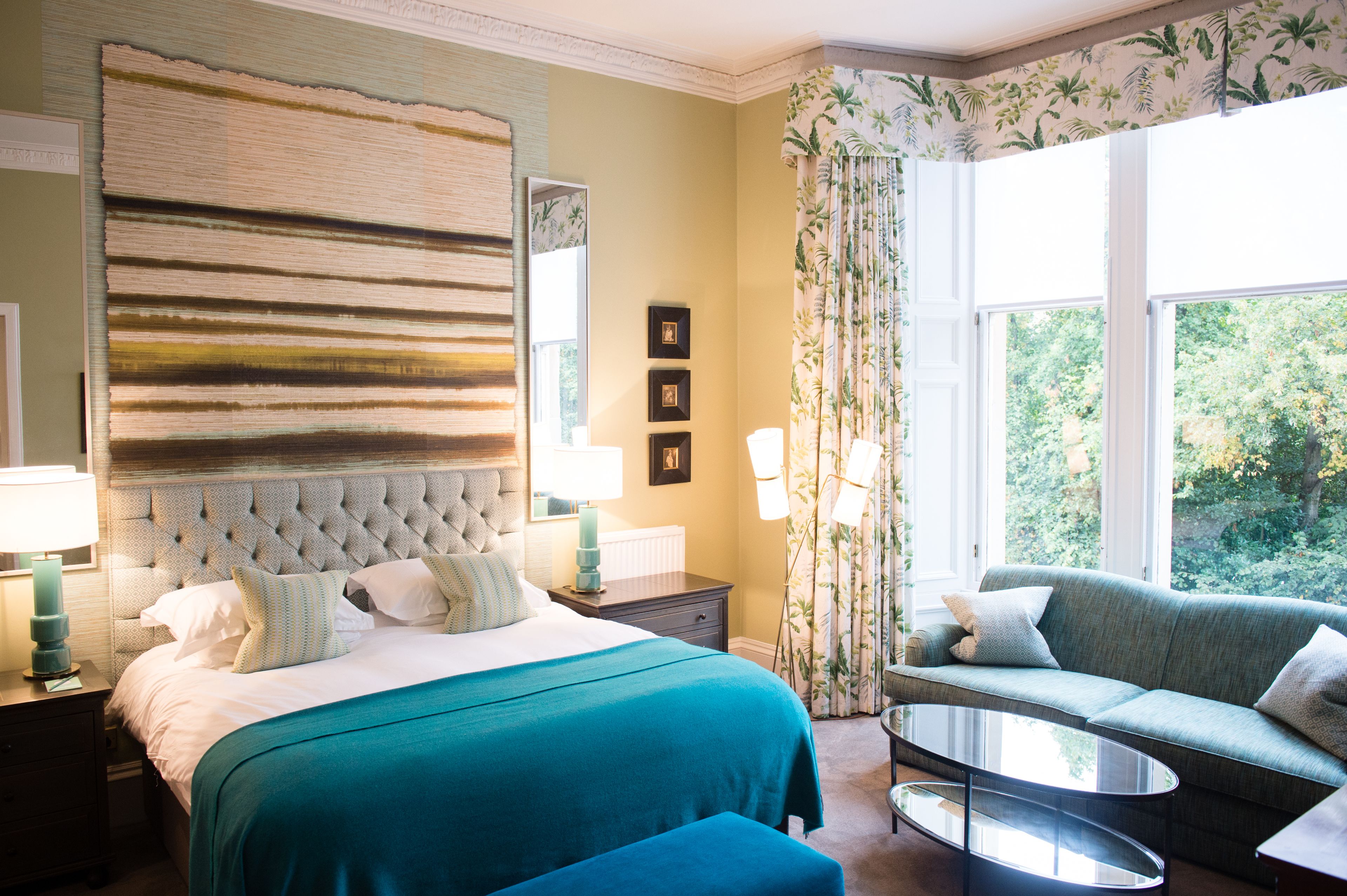 deluxe room | egyptian cotton sheets, premium bedding, in-room safe, desk