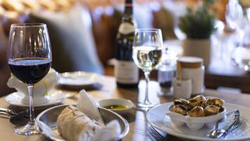 Breakfast, lunch, dinner served; British cuisine, al fresco dining