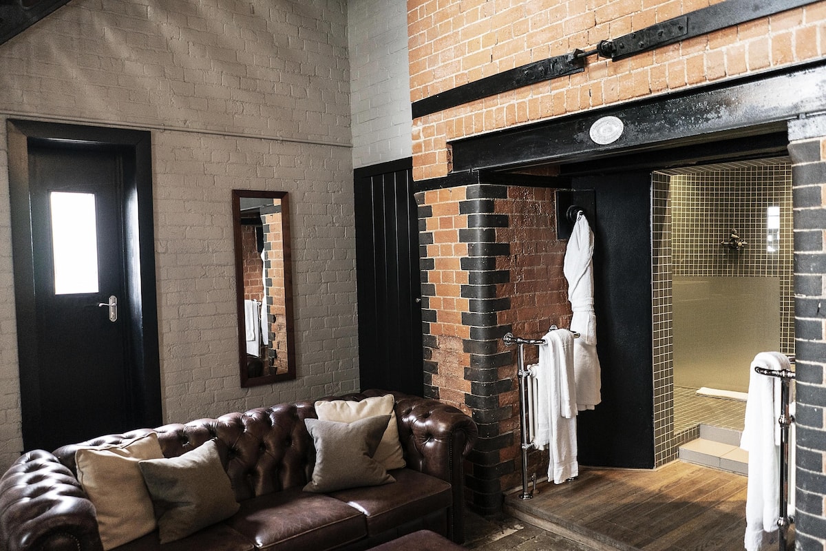 signature duplex suite | bathroom | free toiletries, hair dryer, towels, soap