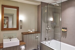 Classic Room | Bathroom | Free toiletries, hair dryer, towels, soap - Hotel du Vin & Bistro Newcastle (Newcastle-upon-Tyne)