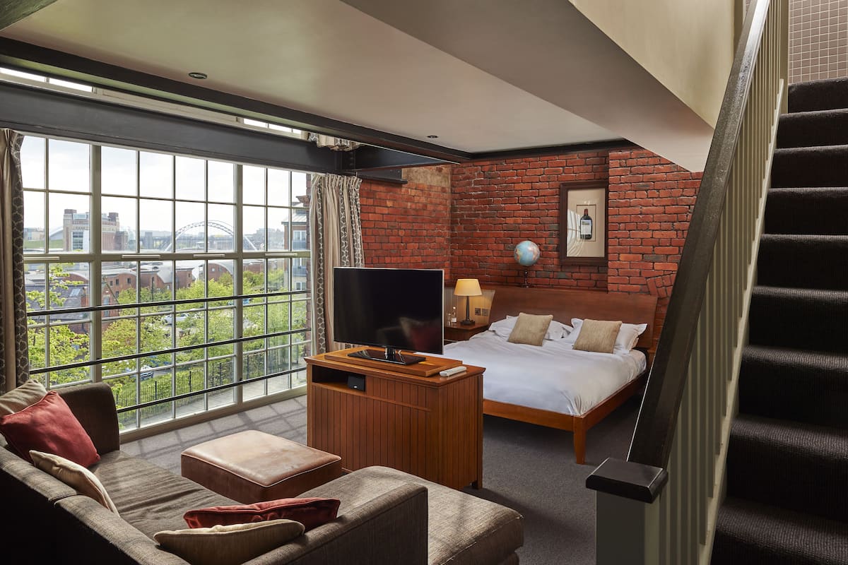 bridge view suite | 1 bedroom, egyptian cotton sheets, premium bedding, desk