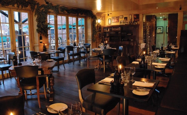 Breakfast, lunch, dinner served; French cuisine