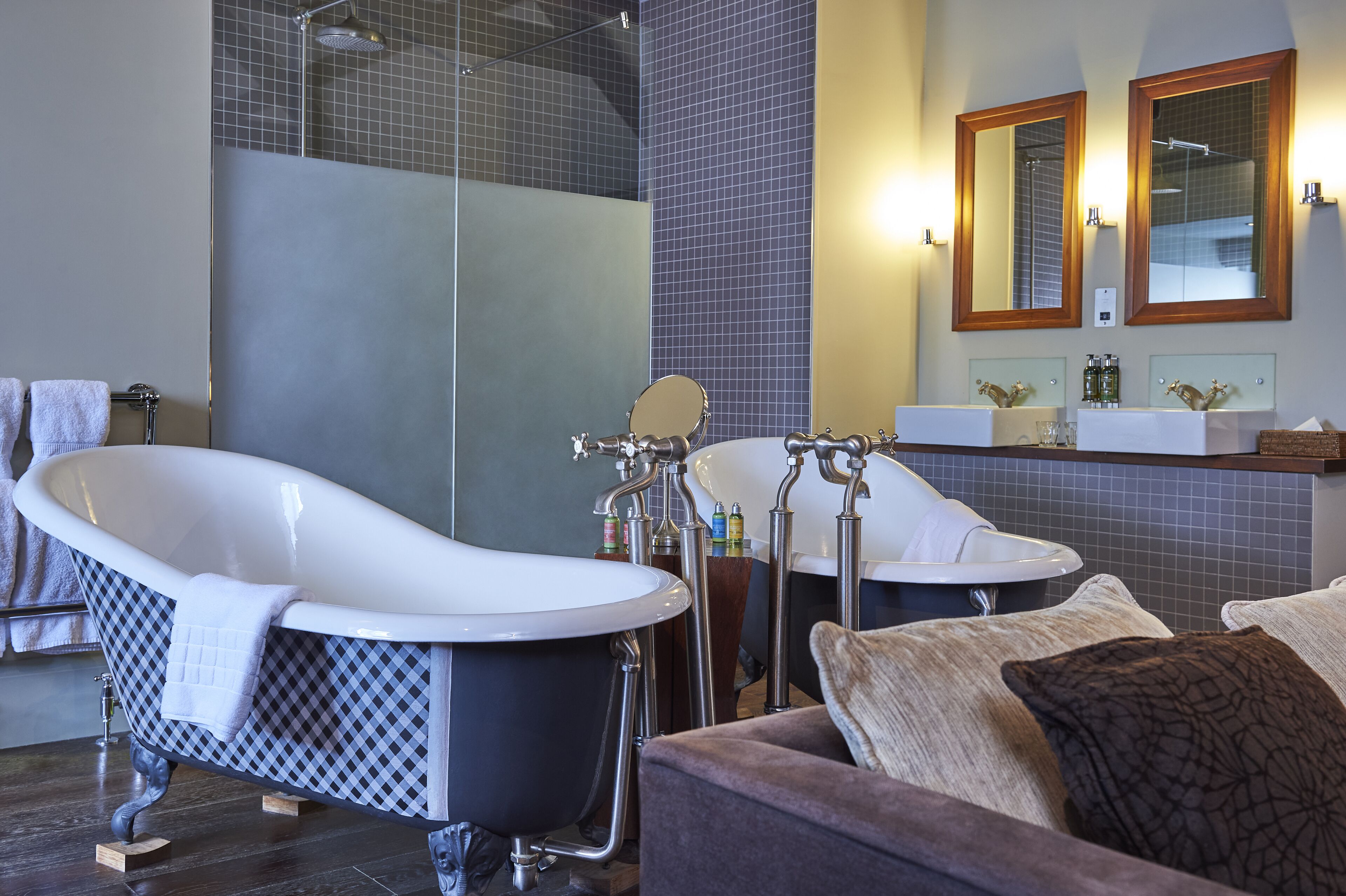 signature suite | bathroom | free toiletries, hair dryer, towels, soap