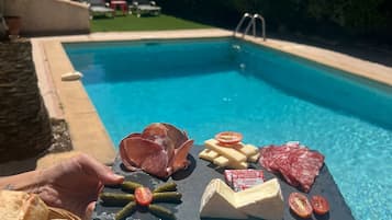 Sesongbasert utendørsbasseng