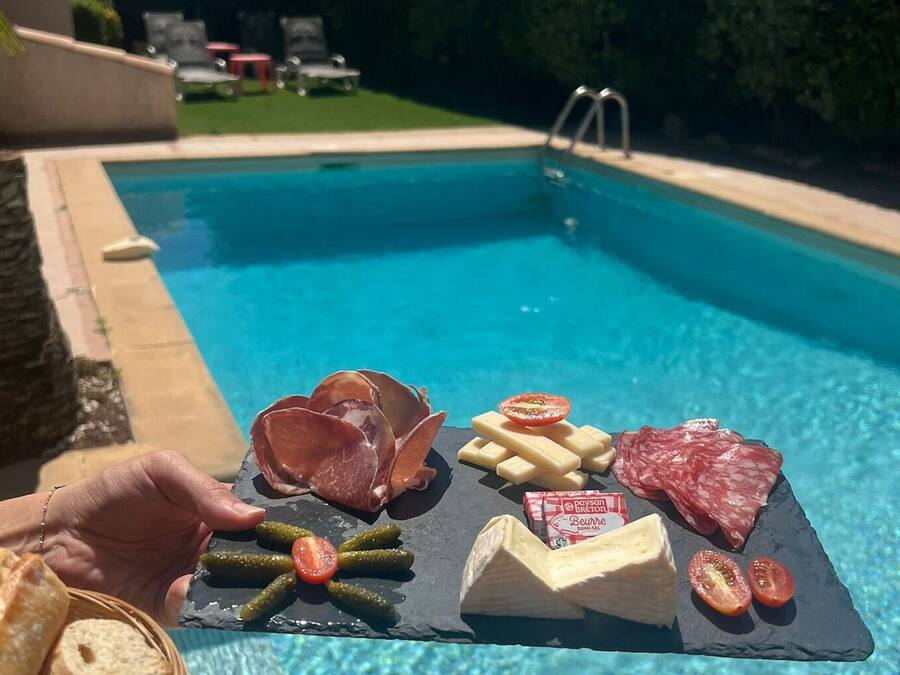 Een seizoensgebonden buitenzwembad