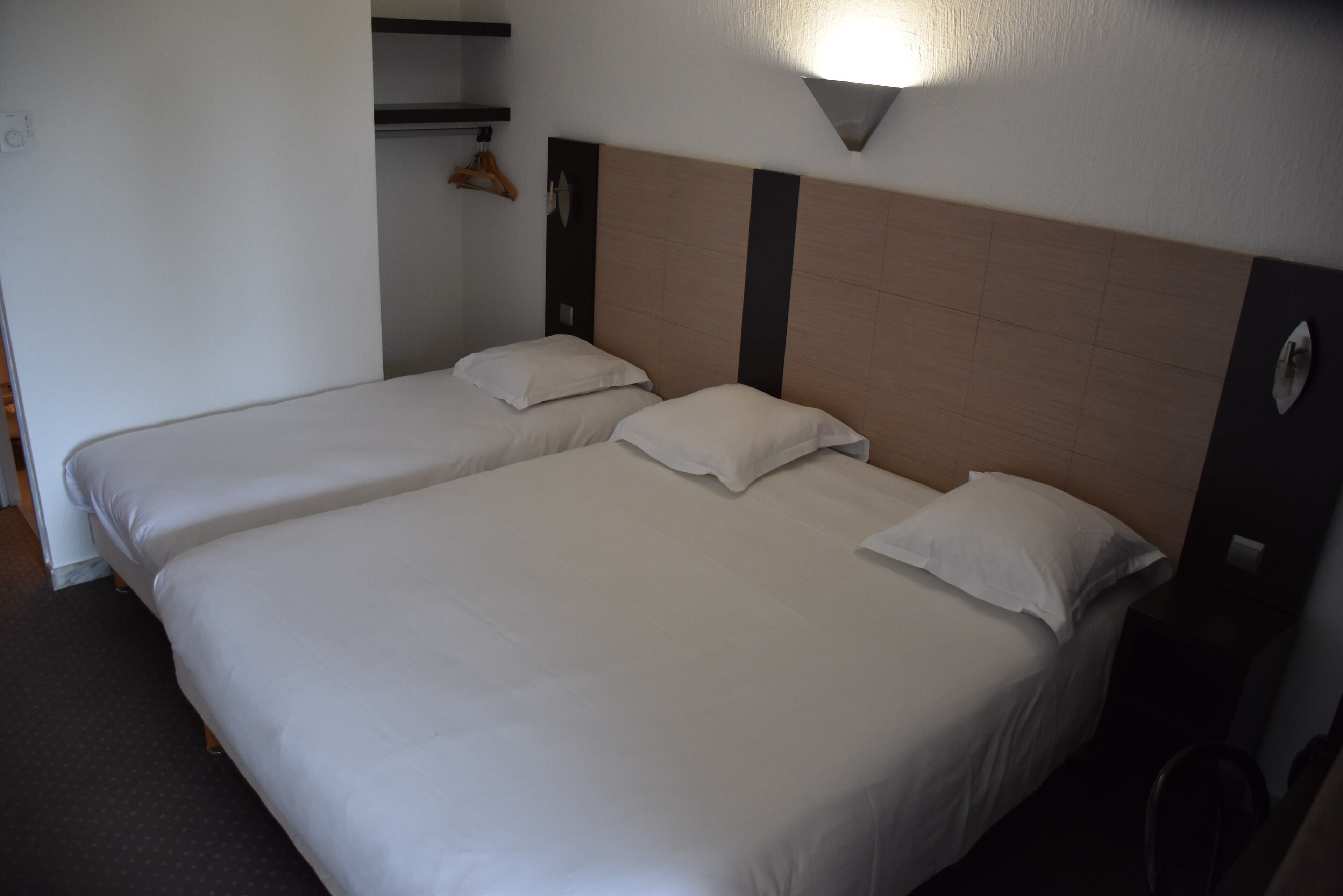 三人房 | 办公桌、隔音、免费婴儿床、折叠床/加床（额外收费）