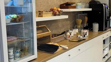 Päivittäinen buffetaamiainen (11 EUR per henkilö)