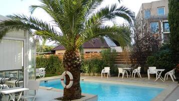 Piscine extérieure (ouverte en saison)