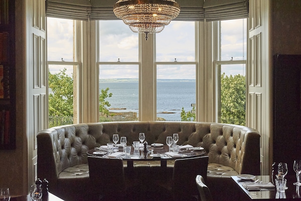 Breakfast, lunch, dinner served; French cuisine