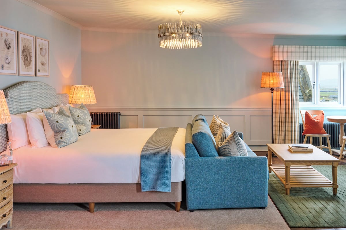 suite | 1 bedroom, egyptian cotton sheets, premium bedding, in-room safe