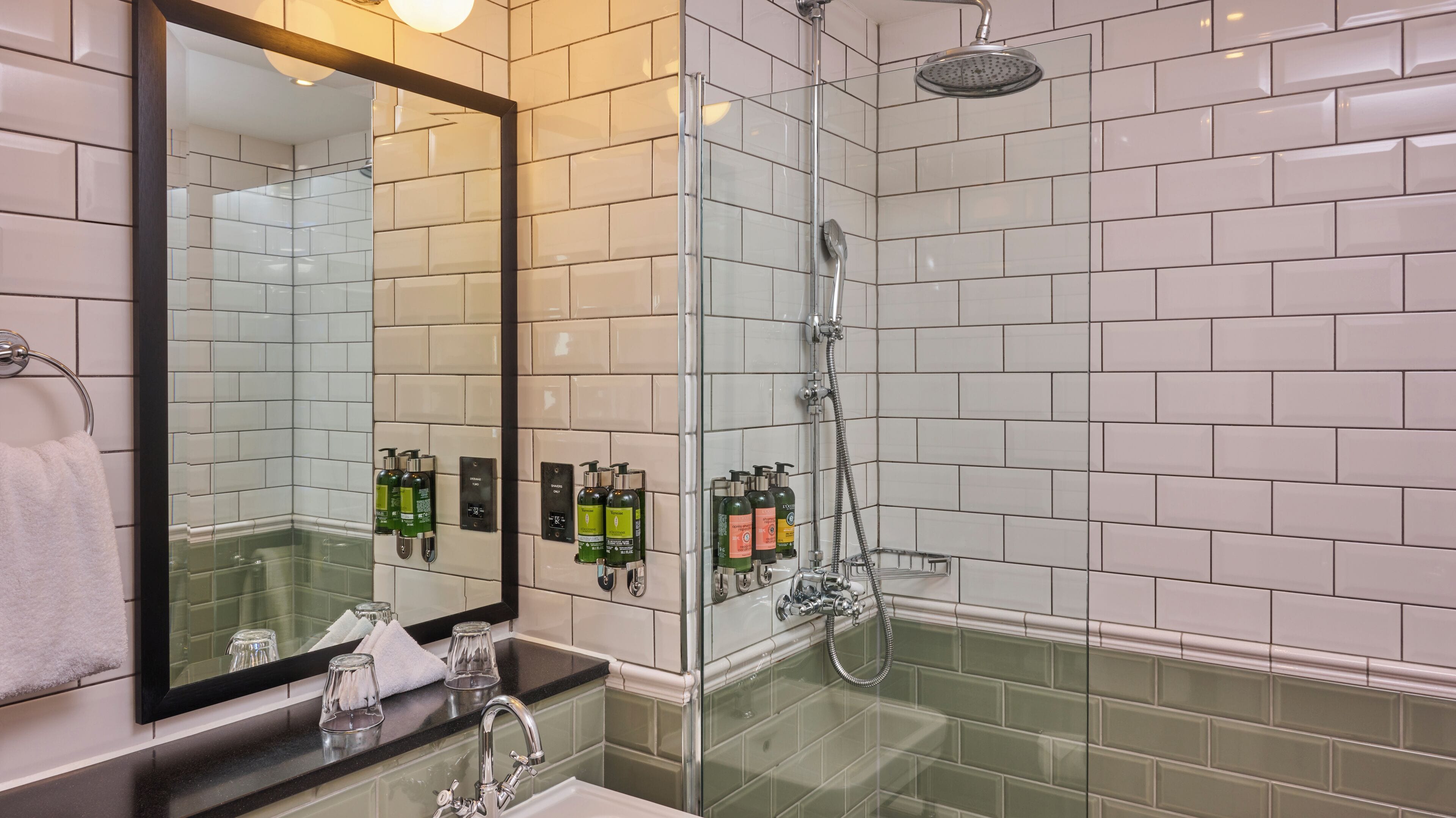 junior suite | bathroom | free toiletries, hair dryer, towels, soap