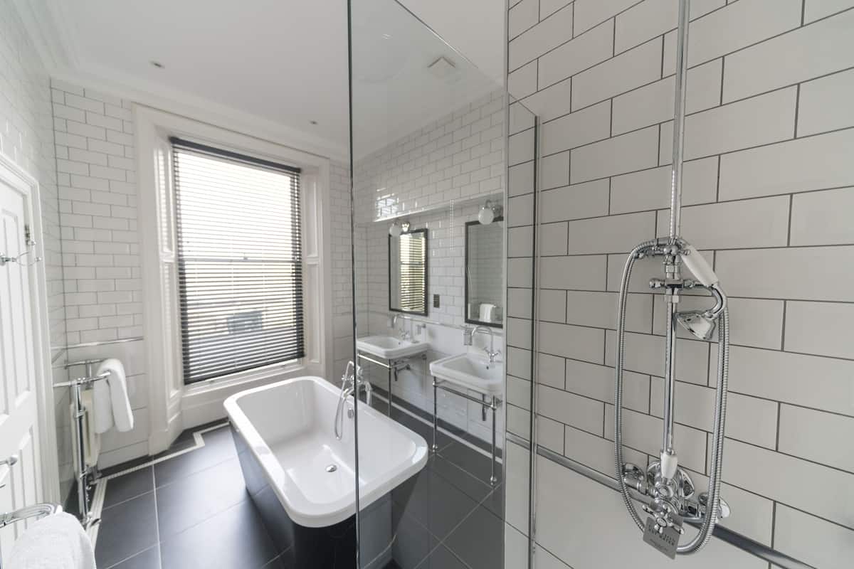 suite | bathroom | free toiletries, hair dryer, towels, soap