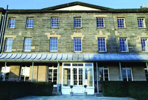 A stone building with multiple windows and a covered entrance. - Hotel du Vin & Bistro Tunbridge Wells (Royal Tunbridge Wells)