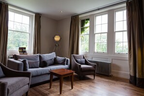 Standard Double Room (Main Building or Annex Building) | Sengetøy i egyptisk bomull, sengetøy av topp kvalitet og skrivebord