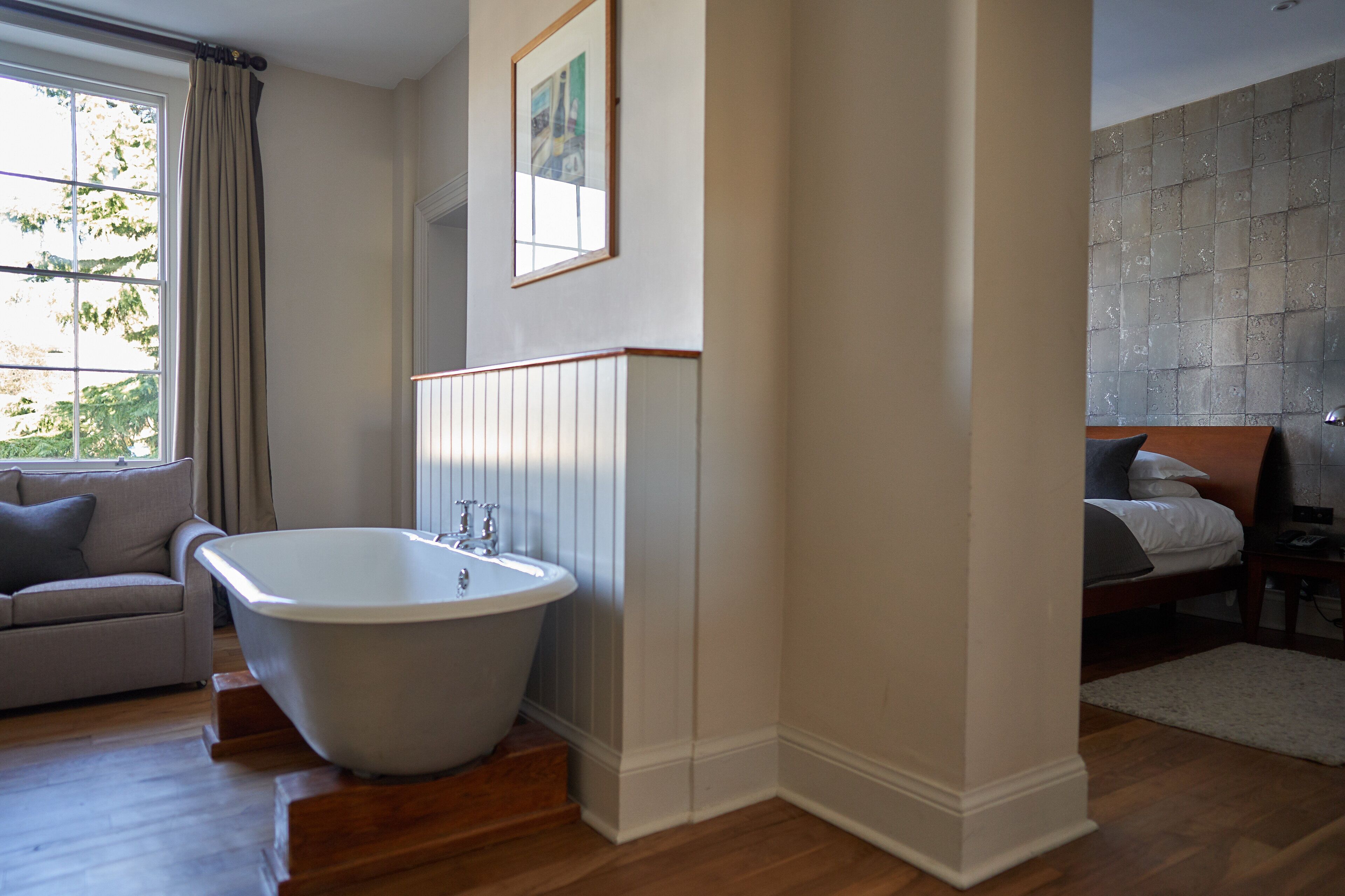 junior suite | bathroom | free toiletries, hair dryer, towels, soap