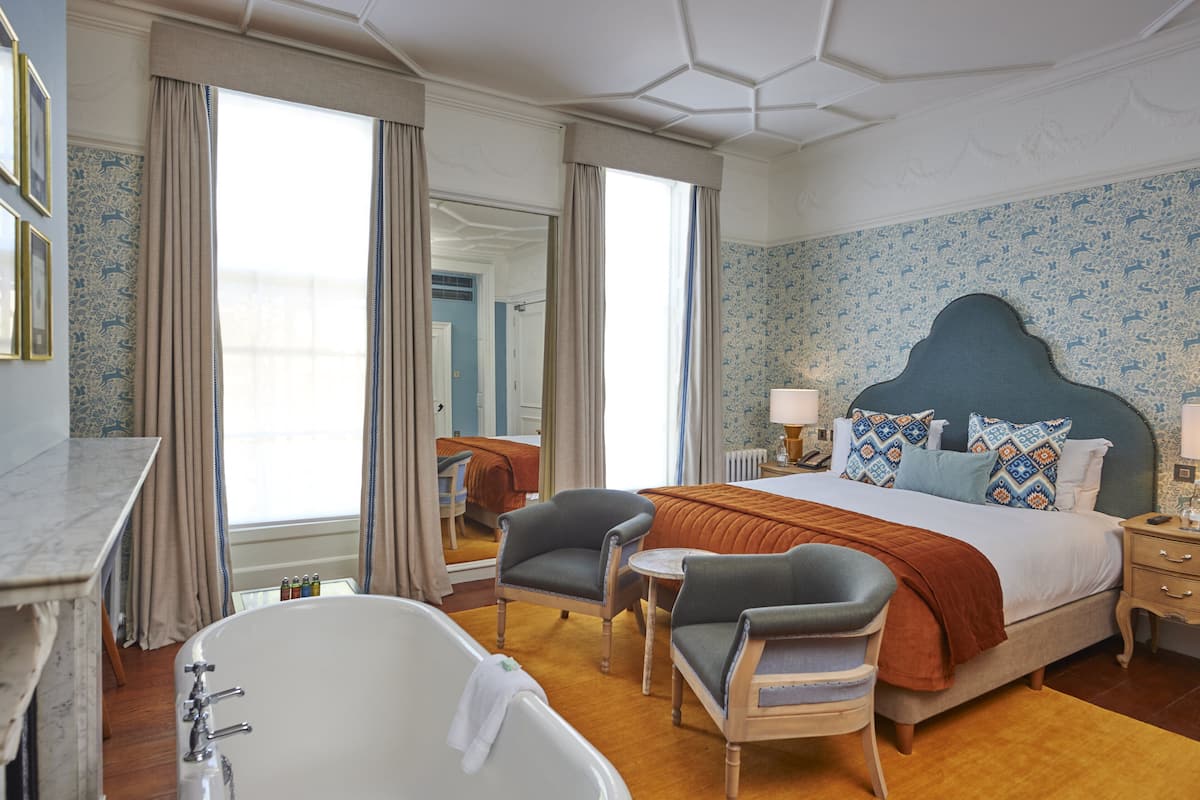 signature suite | egyptian cotton sheets, premium bedding, desk, blackout curtains