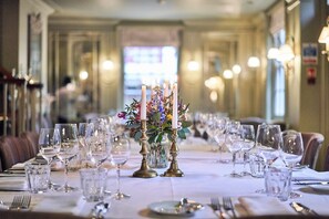 Indoor wedding - Hotel du Vin & Bistro Winchester (Winchester)