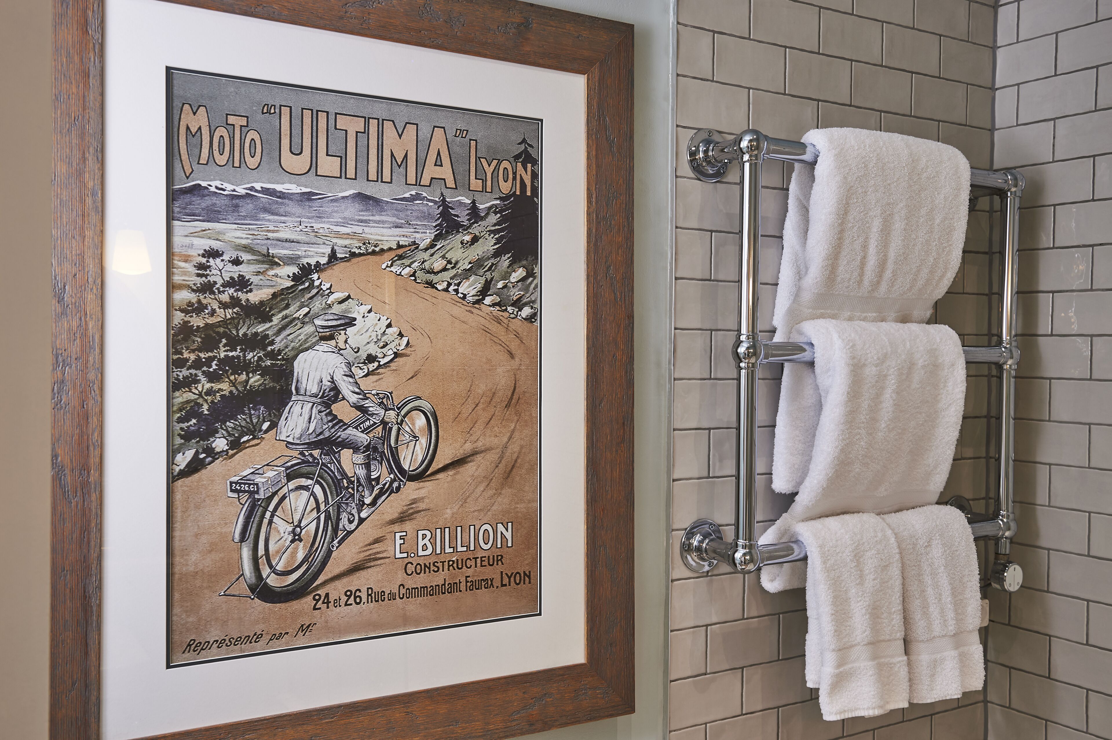 classic double room | bathroom | free toiletries, hair dryer, towels, soap