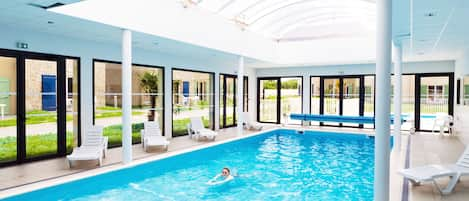 Indoor pool, seasonal outdoor pool, sun loungers