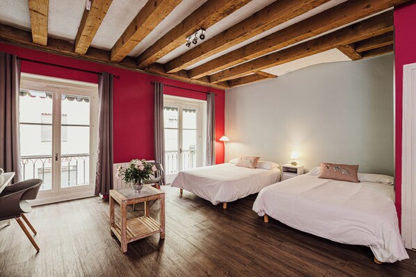 Studio pour 3 personnes | Literie de qualité, décor unique, ameublement unique, bureau