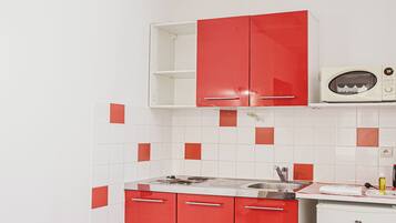 Premium bedding, individually decorated, individually furnished, desk