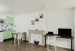Studio | Living area | Flat-screen TV - Avy Résidence Bellecour (Lyon)