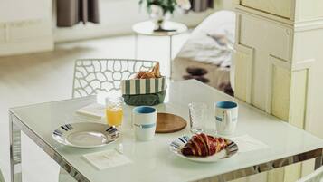 Studio (For Four) | In-room dining