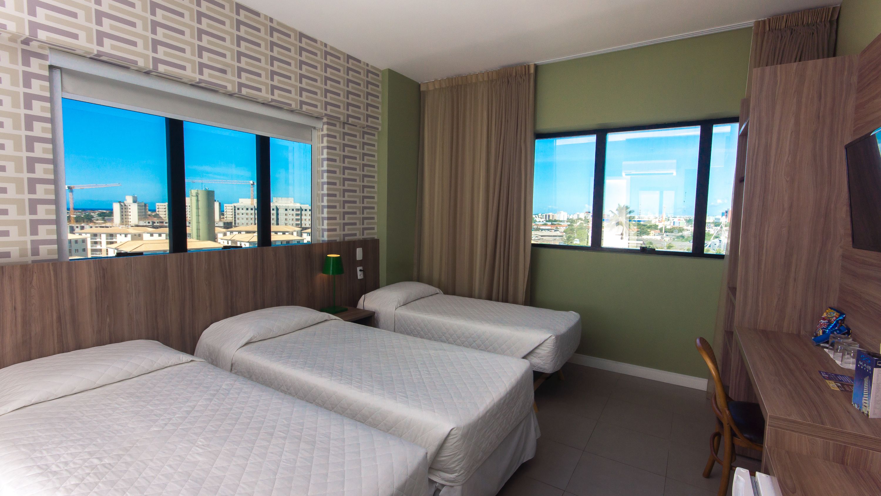 Quarto Duplo Superior | Frigobar, cofres nos quartos, escrivaninha, cortinas blackout