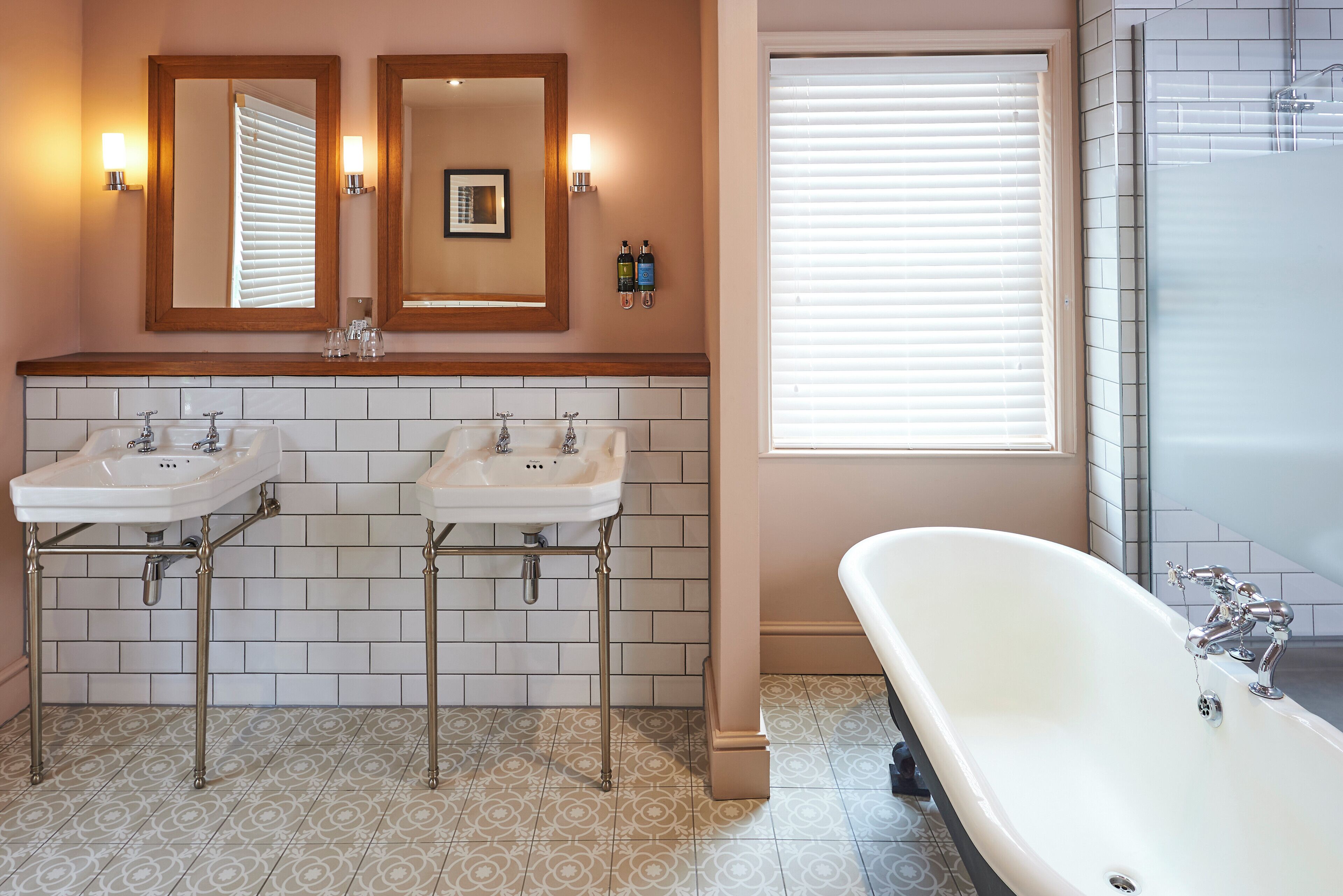 deluxe room | bathroom | free toiletries, hair dryer, towels, soap