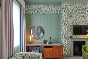 Chambre Deluxe | Draps en coton égyptien, literie de qualité supérieure, bureau