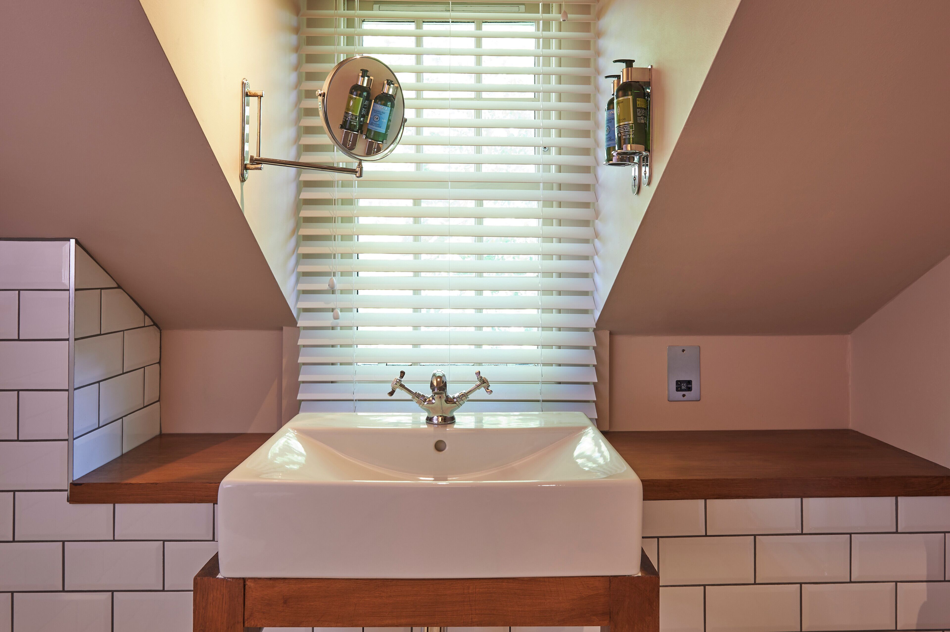 junior suite | bathroom | free toiletries, hair dryer, towels, soap