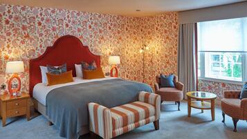 Deluxe Room | Egyptian cotton sheets, premium bedding, desk, blackout drapes