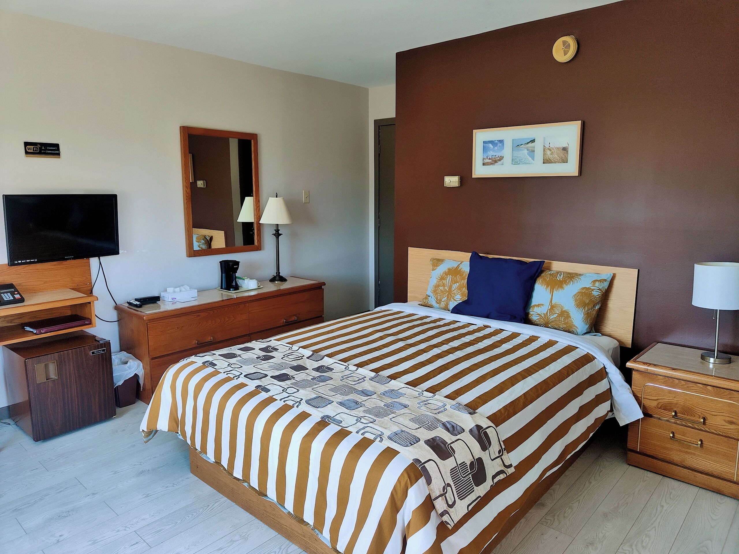 Standard Room, 1 Queen Bed