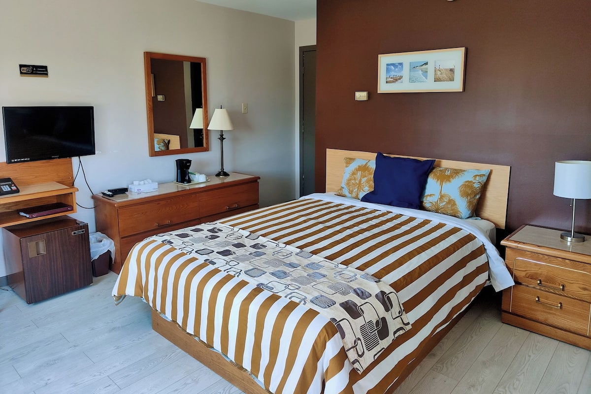 Camera Standard, 1 letto queen | Con stile personalizzato, con arredamento individuale, una scrivania