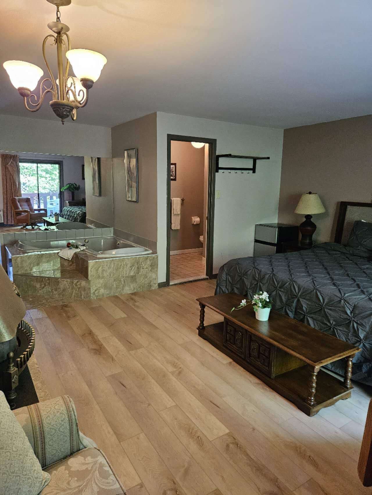 Suite, 1 Queen Bed, Jetted Tub and Fireplace | Individually decorated, individually furnished, desk, laptop workspace