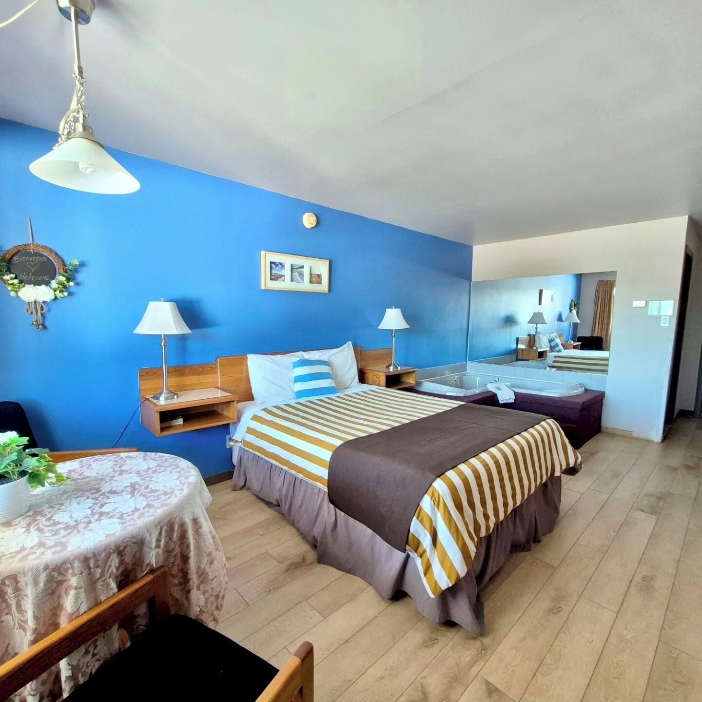 標準客房, 1 張加大雙人床, 非吸煙房, 按摩浴缸 | 獨特設計、獨特裝修、書桌、手提電腦工作空間