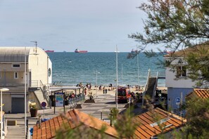 Beach nearby - The Originals City, Hotel Azur, Fos sur Mer (Fos-sur-Mer)