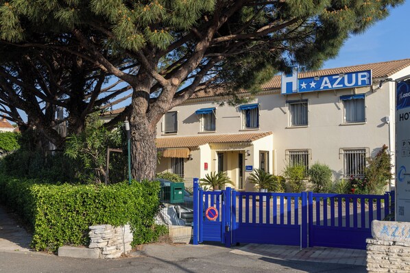 Front of property - The Originals City, Hotel Azur, Fos sur Mer (Fos-sur-Mer)