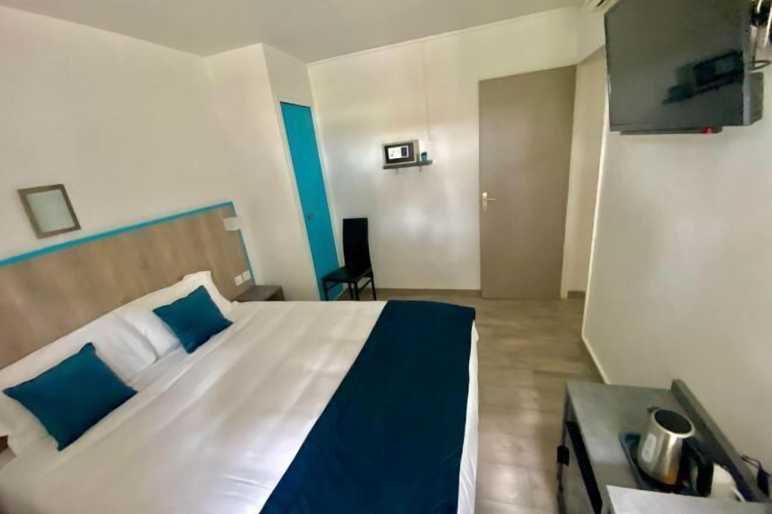 In-room safe, desk, soundproofing, free WiFi