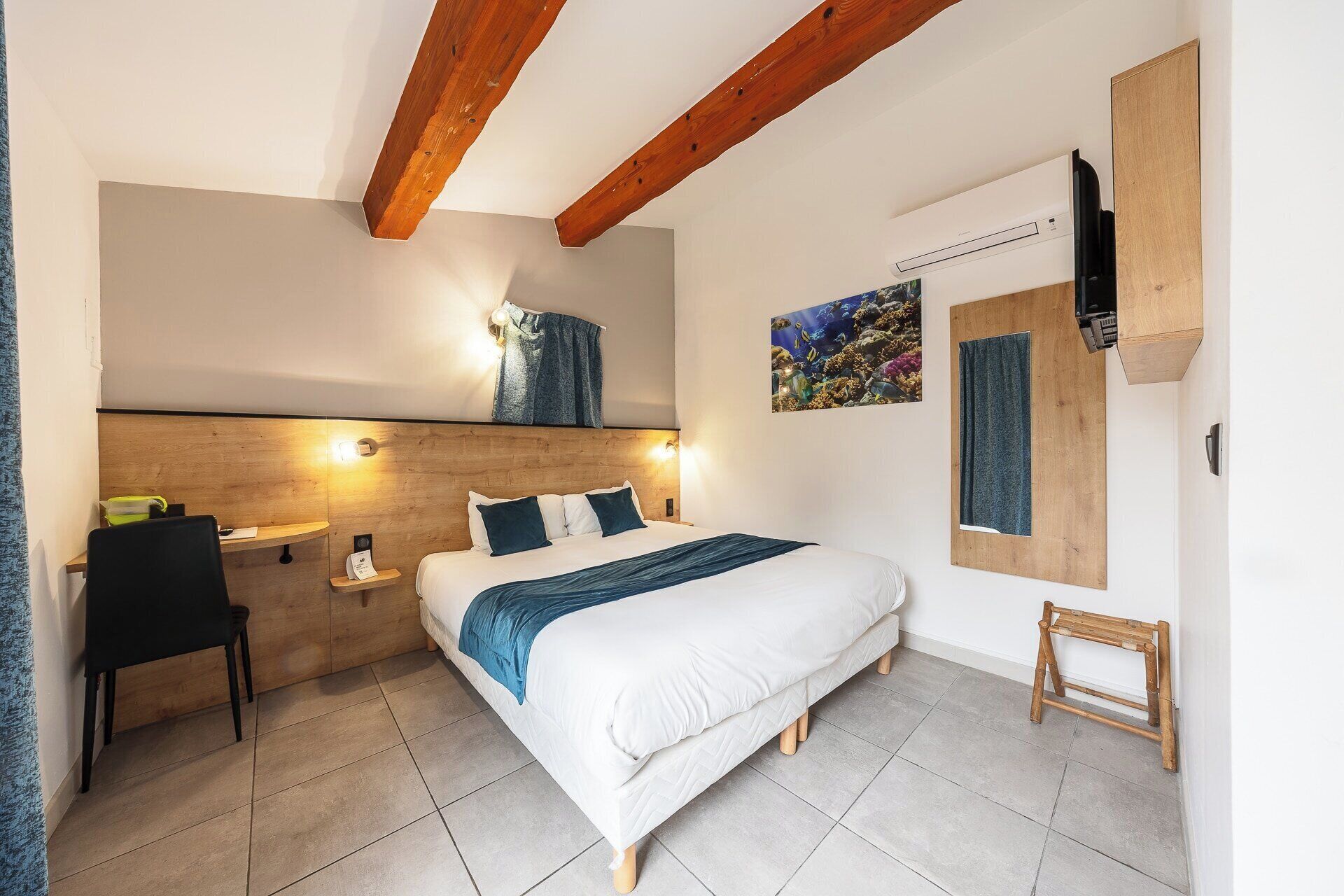 double room (annexe ) | 1 bedroom, in-room safe, desk, soundproofing