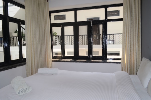 Budget Double Room | Desk, rollaway beds (surcharge), WiFi (free), individually decorated
