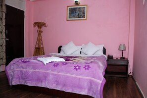 Economy Single Room, 1 Bedroom, Terrace, City View | Peti besi dalam bilik, Wi-fi percuma, cadar katil 