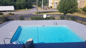 Seasonal outdoor pool - Americas Best Inn Macon (Macon)