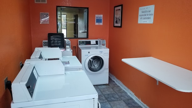 Laundry room - Americas Best Inn Macon (Macon)