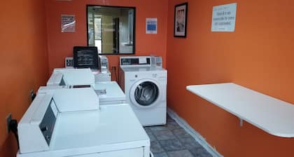 Americas Best Inn Macon